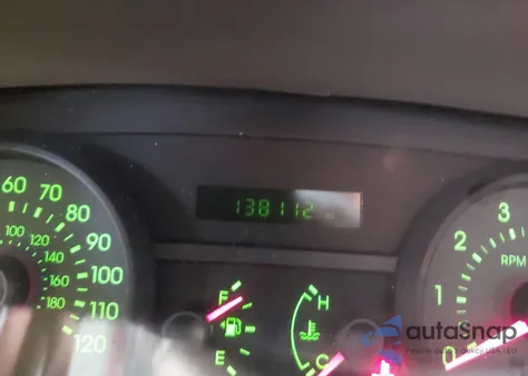 2006 Mercury Grand Marquis Gs z USA, uszkodzony, nr VIN 2MEFM74VX6X646118